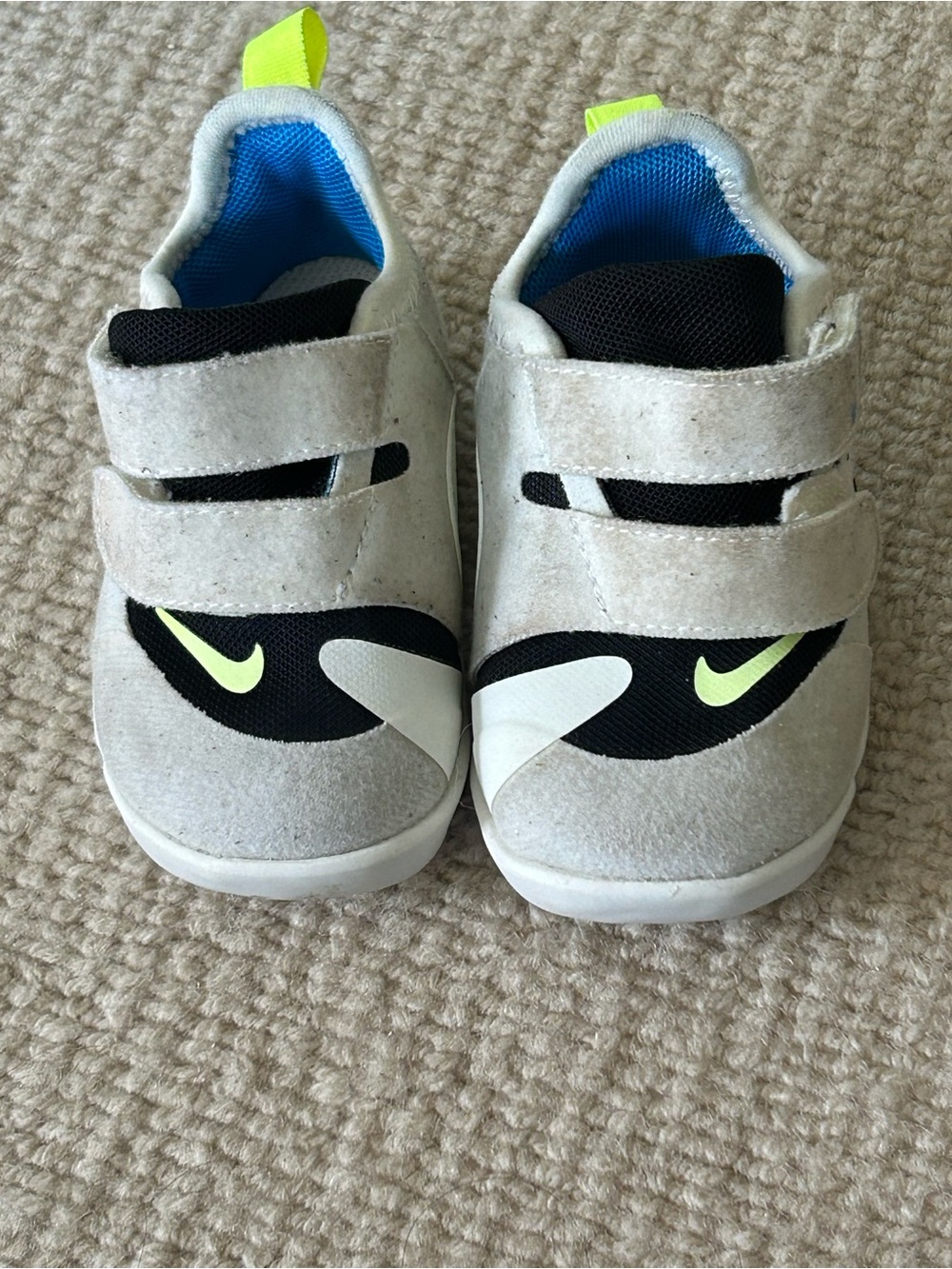 Nike Kids Sneakers in Light Gray with Neon Yellow and Black Accents